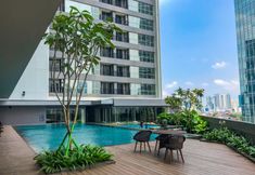 수영장 7 Comfort and Elegant 1BR at Ciputra World 2 Apartment By Travelio Premium