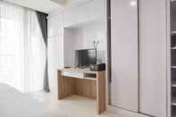 Ruang untuk Umum Comfort and Minimalist Studio Apartment at Springhill Terrace Residence By Travelio