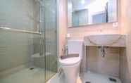 In-room Bathroom 6 Minimalist and Comfortable 2BR at Gold Coast Apartment By Travelio