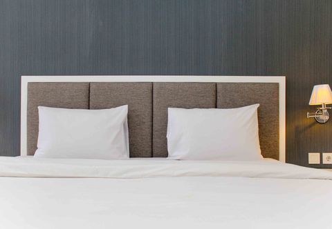 Bilik Tidur Nice and Spacious 2BR at L'avenue Pancoran Apartment By Travelio