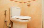 Toilet Kamar 7 Strategic and High Floor 3BR Apartment at FX Residence By Travelio