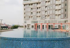 Hồ bơi 6 Comfy Studio Apartment at Amazana Serpong By Travelio