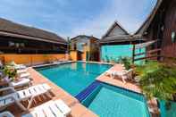 Kolam Renang Mandarin Lodge