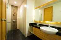 Toilet Kamar Life Hotel Stasiun Kota Surabaya