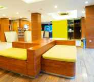 Lobi 3 Life Hotel Stasiun Kota Surabaya