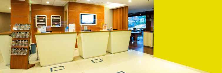 Lobi Life Hotel Stasiun Kota Surabaya