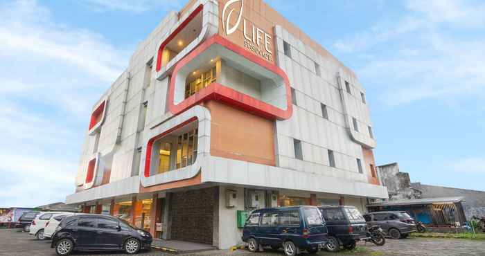 Exterior Life Hotel Stasiun Kota Surabaya