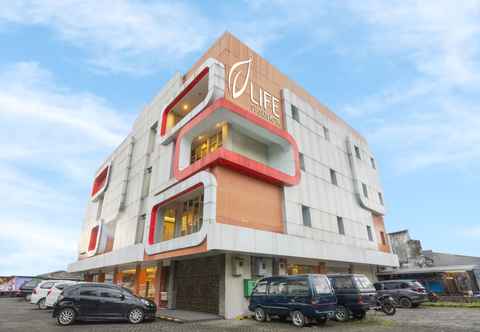 Exterior Life Hotel Stasiun Kota Surabaya