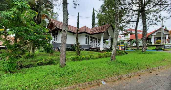 Bên ngoài Villa Denisa