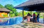 บาร์ คาเฟ่ และเลานจ์ 6 Villa Sayang Lombok New