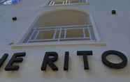 Bangunan 7 The Riton Hotel Tigaras