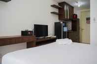 พื้นที่สาธารณะ Warm and Comfort Studio Room Apartment at M-Town Residence By Travelio