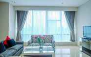 Ruang Umum 3 Comfortable and New Furnished 2BR at The Mayflower Apartment By Travelio