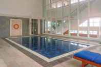 Swimming Pool Comfortable and New Furnished 2BR at The Mayflower Apartment By Travelio