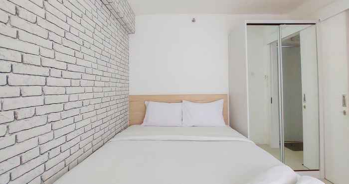 ห้องนอน Nice and Comfort 2BR at Bassura City Apartment By Travelio