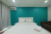 Bilik Tidur Minimalist and Comfy Studio at City Home MOI Apartment By Travelio