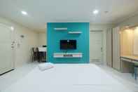 Ruang Umum Minimalist and Comfy Studio at City Home MOI Apartment By Travelio