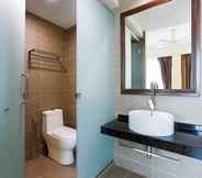 In-room Bathroom 3 Sena Home Homestay -828