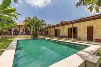 Swimming Pool 4 Villa Pilou by BVR Holiday Rentals