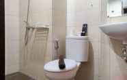 Toilet Kamar 5 Cozy and Simply Studio at Vida View Makassar By Travelio