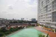 Kolam Renang Cozy and Tidy with Swimming Pool View Studio at Patraland Urbano Apartment By Travelio