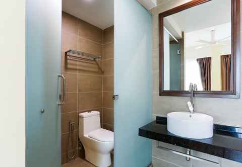 In-room Bathroom OYO Home 90450 D' Summit Residence 1bhk @ Yml 2128