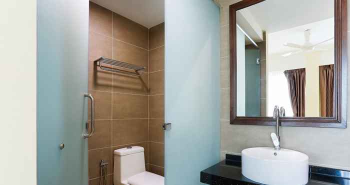 In-room Bathroom OYO Home 90450 D' Summit Residence 1bhk @ Yml 2128