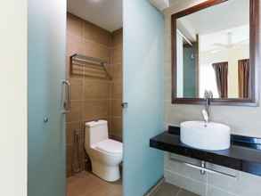 In-room Bathroom OYO Home 90450 D' Summit Residence 1bhk @ Yml 2128