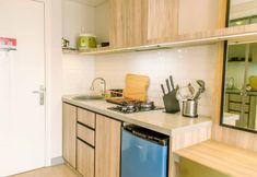 พื้นที่สาธารณะ 3 Cozy and Simple Living Studio Room at Poris 88 Apartment By Travelio