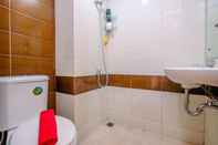 In-room Bathroom Simply and Comfort Studio Apartment at Margonda Residence 3 By Travelio