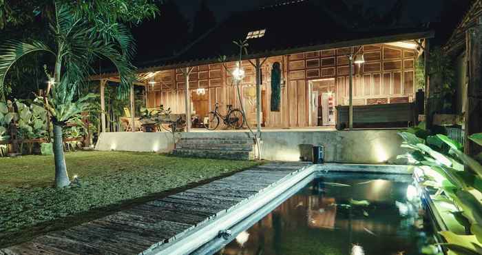 Lobby Authentic Javanese House in the Heart of the City