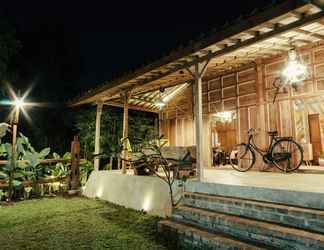 Lobby 2 Authentic Javanese House in the Heart of the City