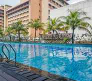 Swimming Pool 5 Comfort and Simply Living Studio at Tamansari Semanggi Apartment By Travelio