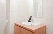 In-room Bathroom 5 Minimalist and Comfortable Studio Apartment at Woodland Park Residence By Travelio