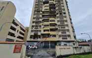 Exterior 3 3 Bedrooms Apartment @ Wayton Court