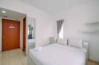 Kamar Tidur Cozy and Simple Living Studio Apartment at Margonda Residence 3 By Travelio