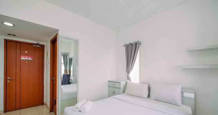ห้องนอน Cozy and Simple Living Studio Apartment at Margonda Residence 3 By Travelio