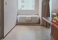 In-room Bathroom 6 Cherry Boutique Hotel