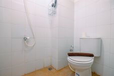 In-room Bathroom Homey and Modern Studio at Gunung Putri Apartment By Travelio