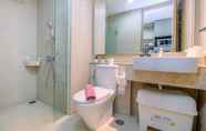 In-room Bathroom 4 Elegant Studio at Gold Coast Apartment with Pool and Sea View By Travelio