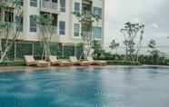 Kolam Renang 6 Homey and Comfort Studio at Green Sedayu Apartment By Travelio