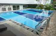 Swimming Pool 5 Comfy and Elegant Studio at Bassura City Apartment By Travelio