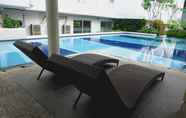 Swimming Pool 6 Comfy and Elegant Studio at Bassura City Apartment By Travelio