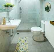 Toilet Kamar 4 Siji Plemburan Vacation Home