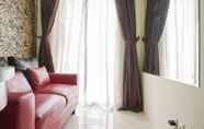 Ruang untuk Umum 2 Cozy Stay and Modern 1BR at Gardenia Boulevard Apartment By Travelio