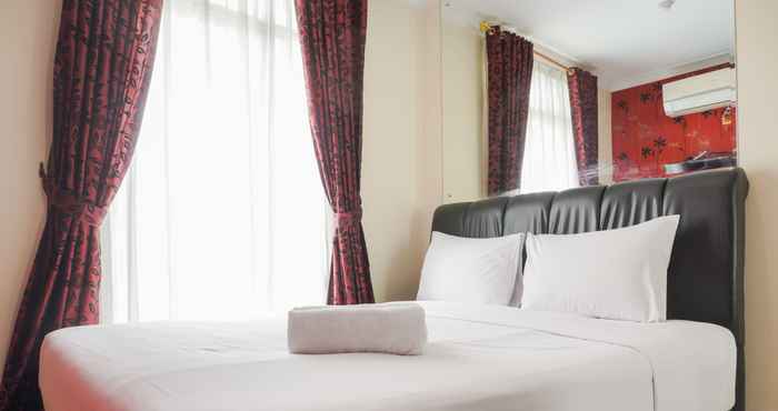 Kamar Tidur Cozy Stay and Modern 1BR at Gardenia Boulevard Apartment By Travelio