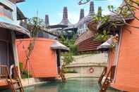 Kolam Renang Dusun The Villas