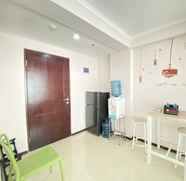 Ruang untuk Umum 2 Deluxe & Cozy 1BR Apartment at Gateway Pasteur By Travelio