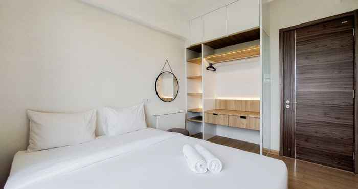 Kamar Tidur Elegant and Nice 2BR at Sky House BSD Apartment By Travelio