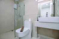 In-room Bathroom Nice and Fancy Studio at Daan Mogot City Apartment By Travelio